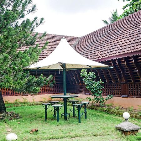 Palette - Pagoda Resorts Alappuzha Buitenkant foto
