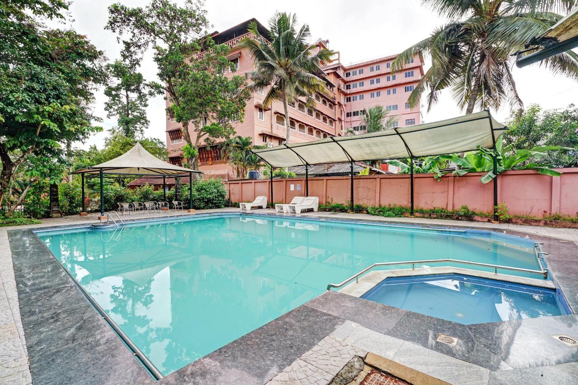 Palette - Pagoda Resorts Alappuzha Buitenkant foto