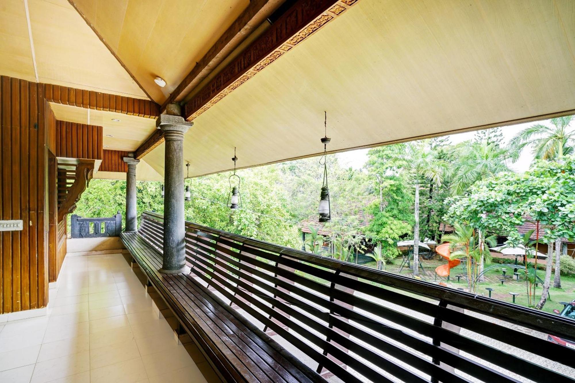 Palette - Pagoda Resorts Alappuzha Buitenkant foto