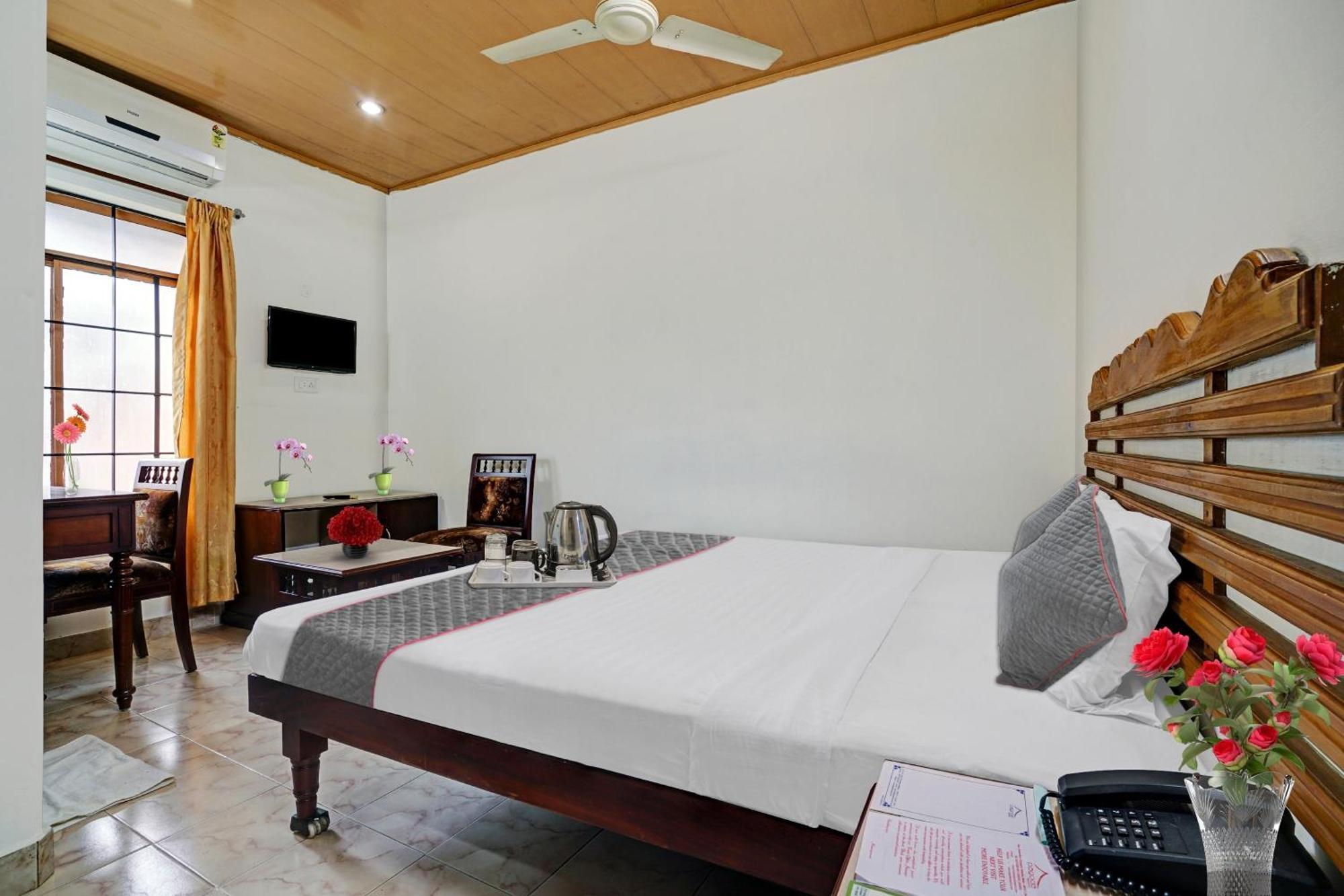 Palette - Pagoda Resorts Alappuzha Buitenkant foto