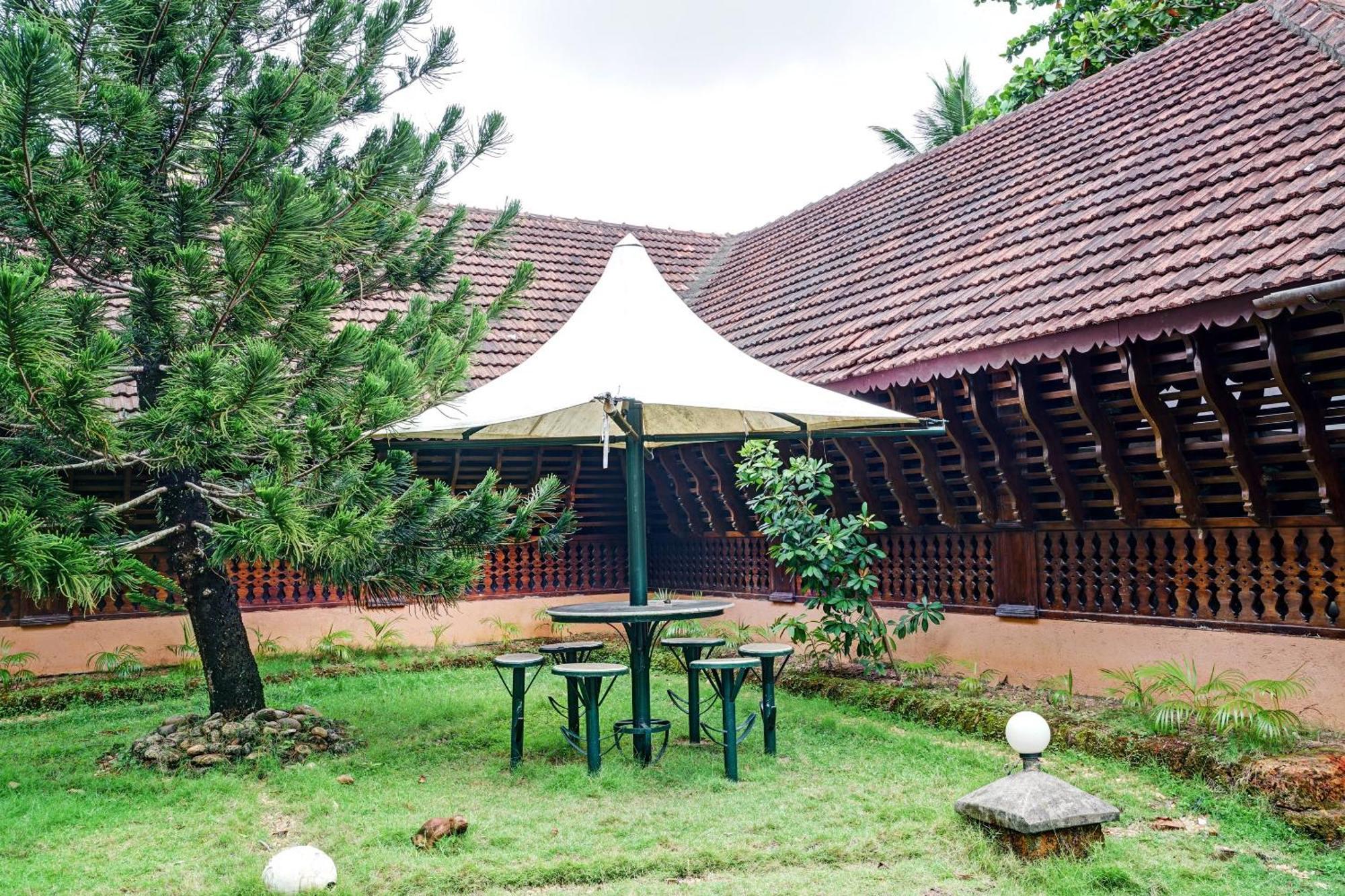 Palette - Pagoda Resorts Alappuzha Buitenkant foto